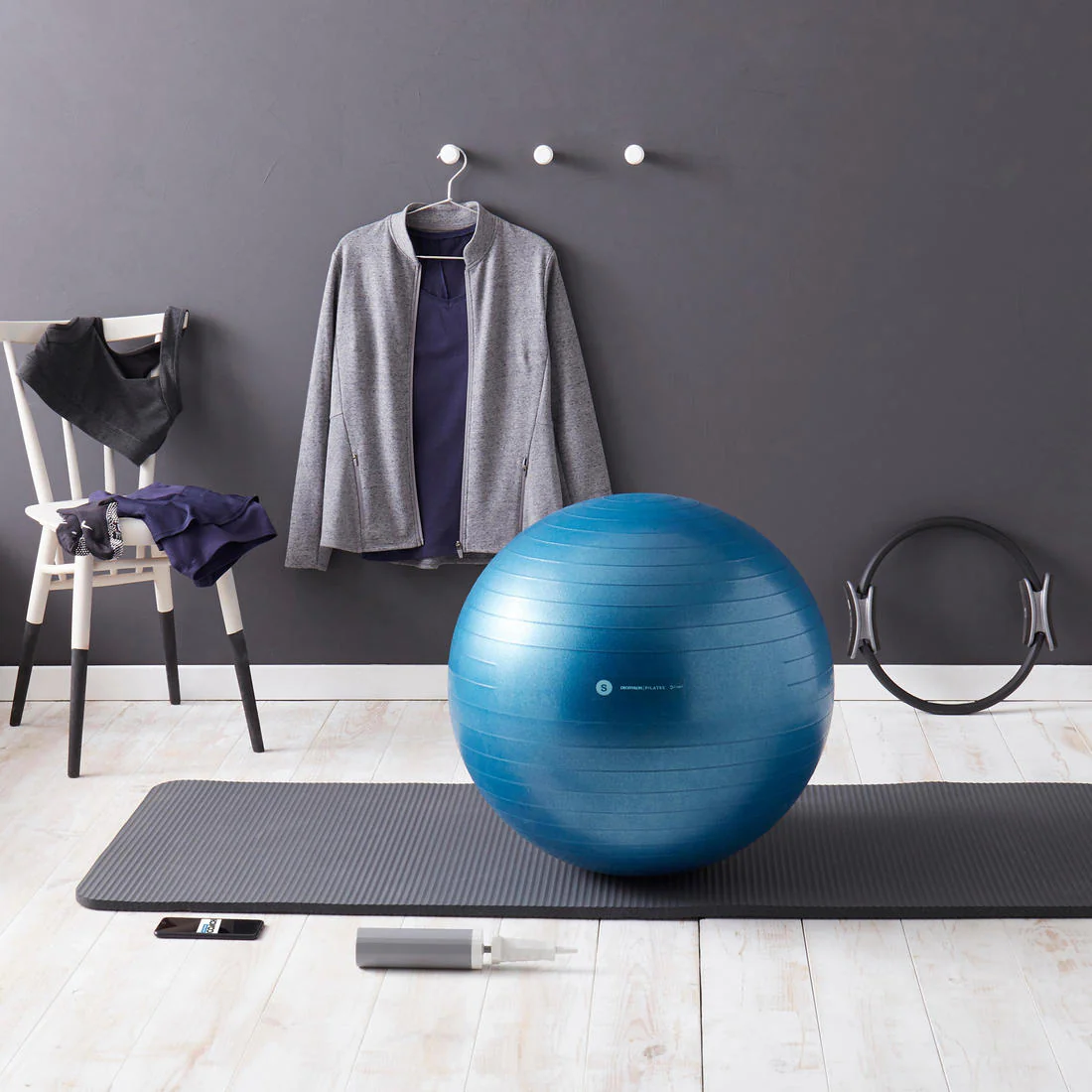 Pilates Ring with Ergonomic Grip - Black - Image 9
