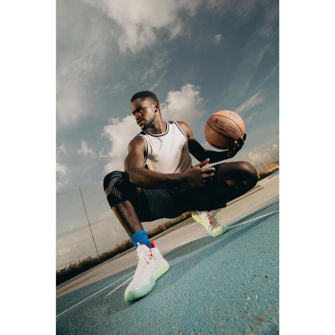 Right or left knee support with side reinforcements - Image 18