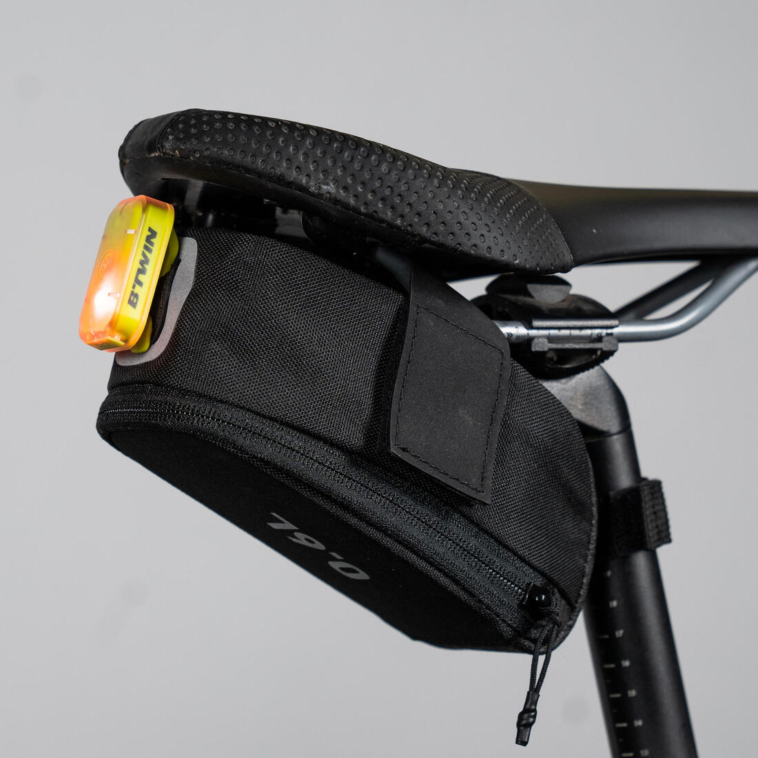 Saddle Bag Easy M 0.6L - Black - Image 6