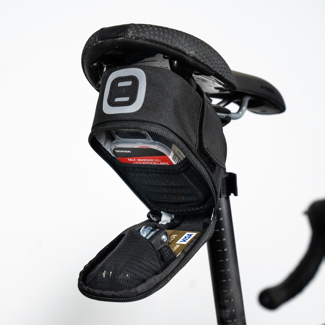 Saddle Bag Kit Easy M 0.6L + Multitool + 3 Tyre Lever - Black - Image 4