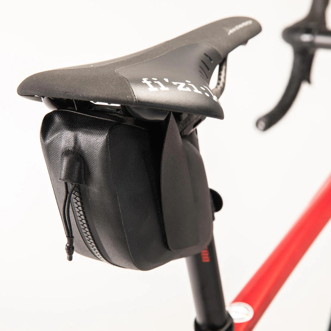 Saddle Bag Race M 0.6L - Black - Image 4