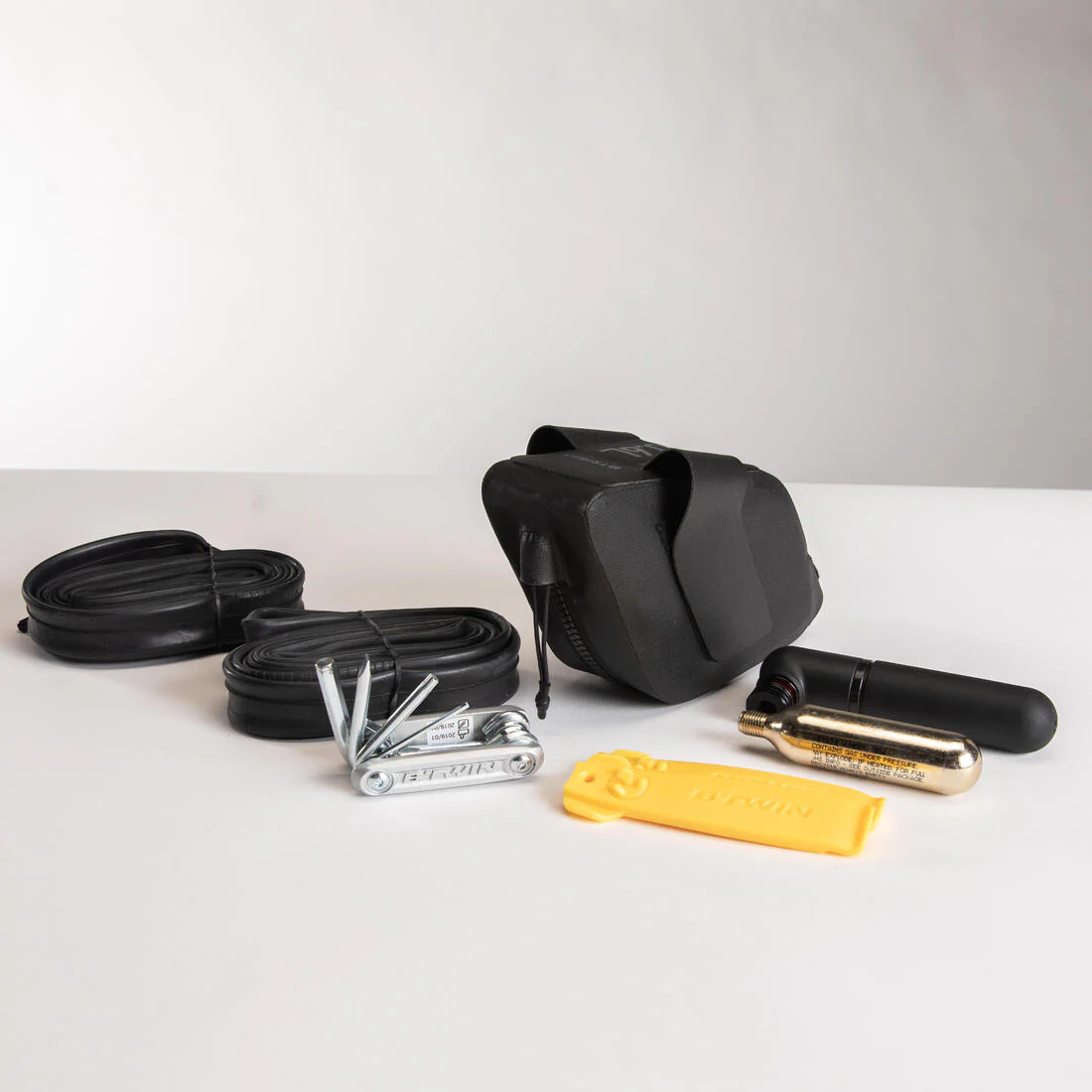Saddle Bag Race M 0.6L - Black - Image 5