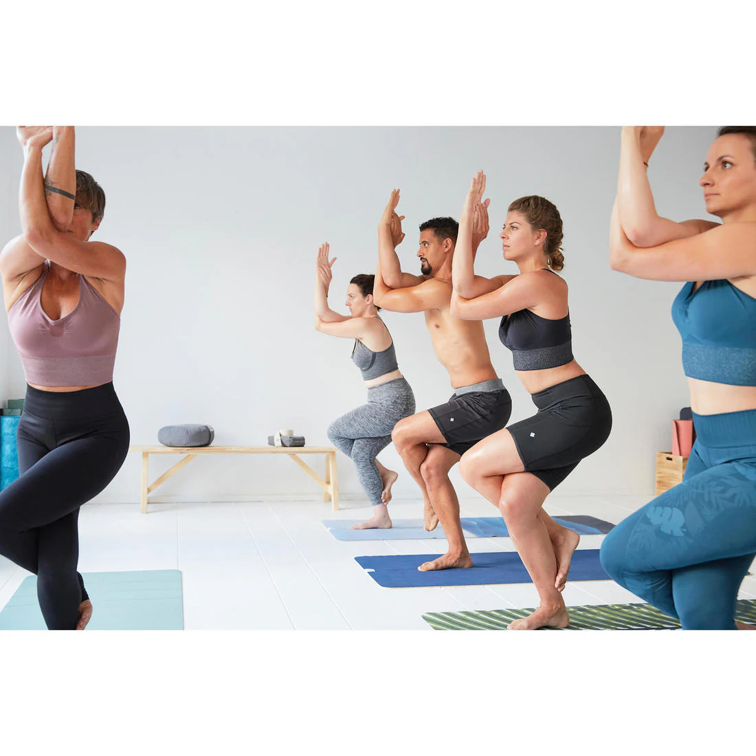 Seamless Long Dynamic Yoga Sports Bra - Black/Silver - Image 12