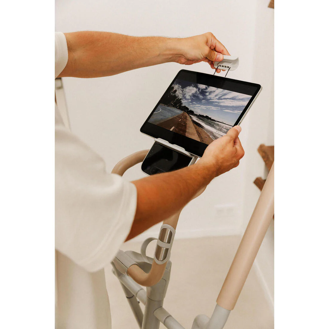 Self-powered 20-programme cross trainer, Initial Elliptical 300 - Image 10