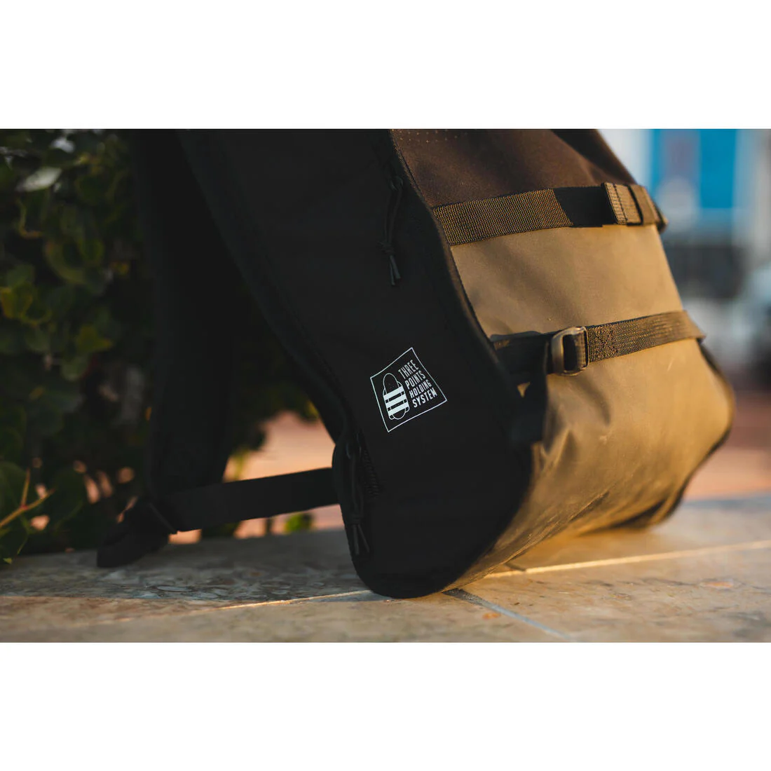 Skateboarding Backpack BG500 Rolltop 25L - Black - Image 11