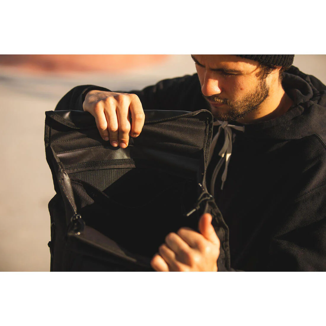 Skateboarding Backpack BG500 Rolltop 25L - Black - Image 9