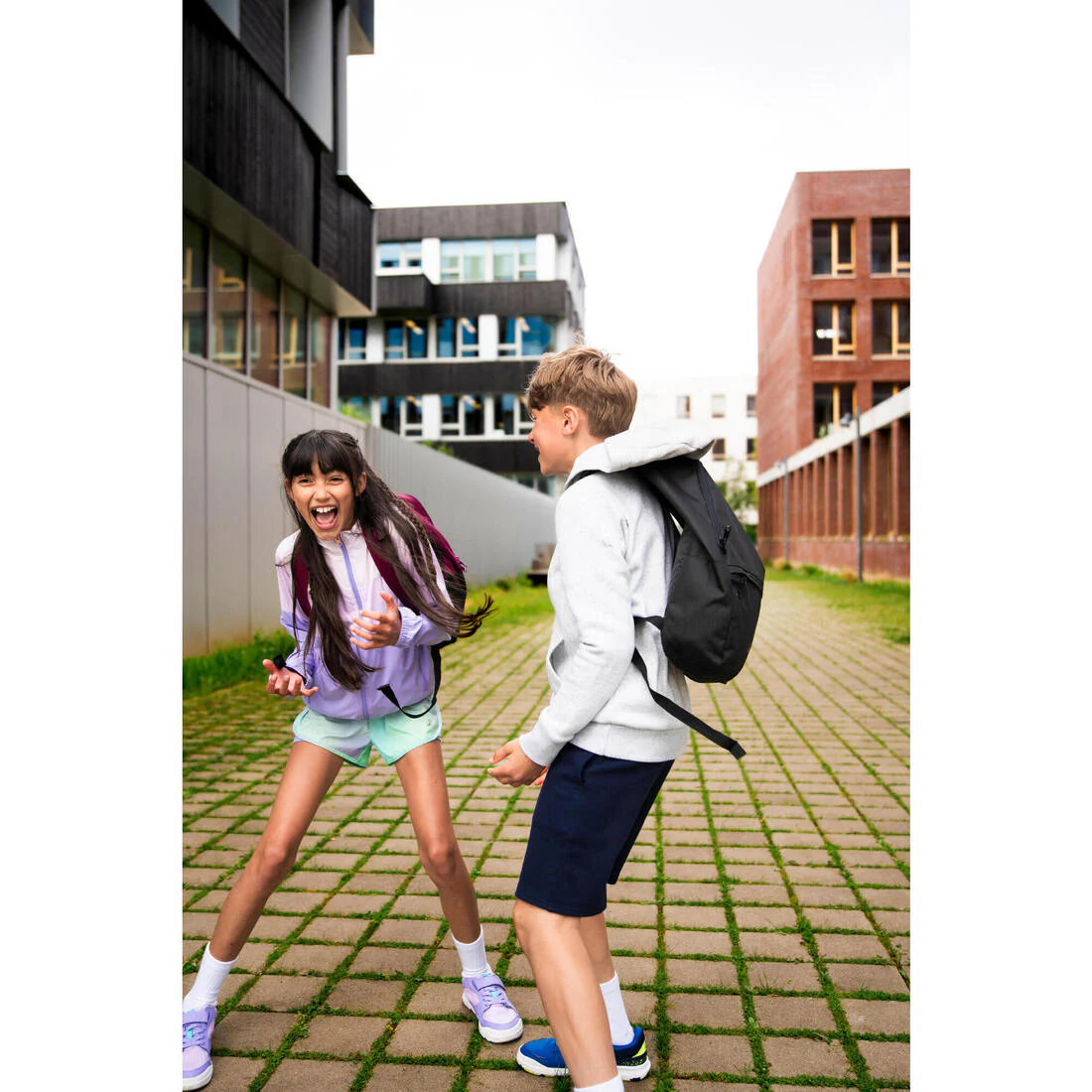 Sports backpack with shoe compartment 17L - Image 17