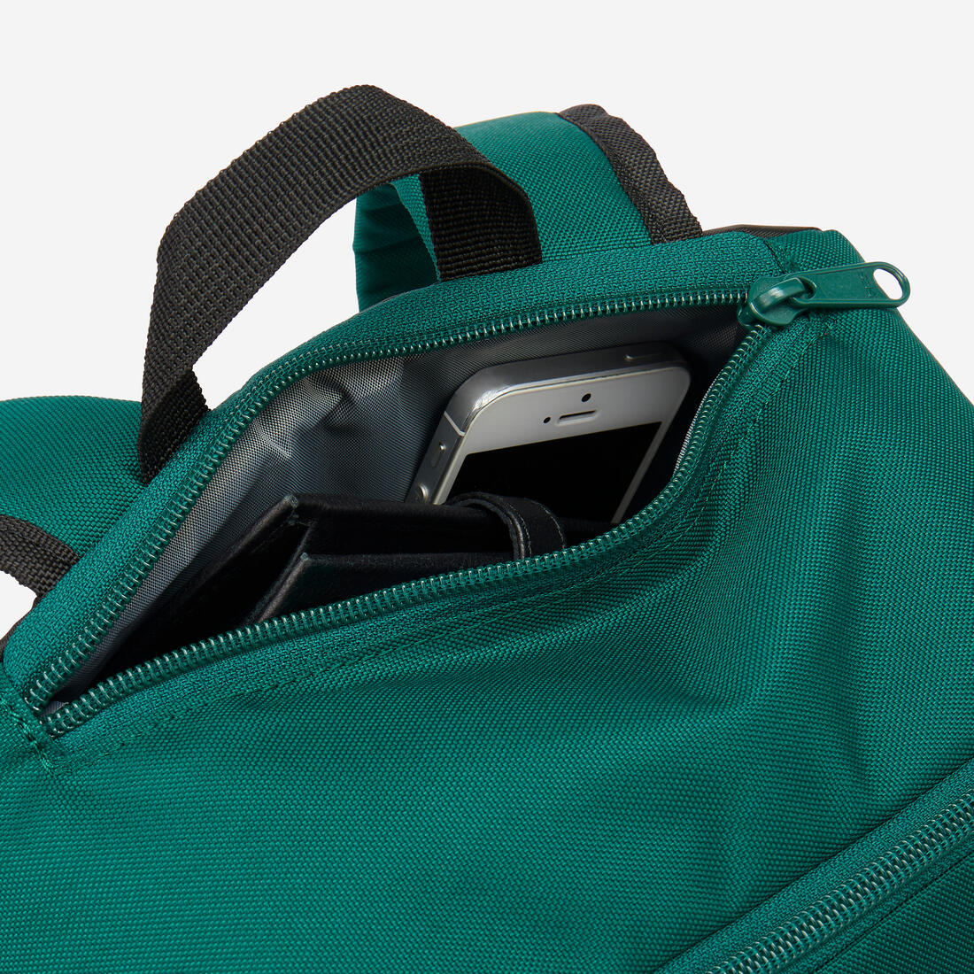 Sports backpack with shoe compartment 17L - Image 9