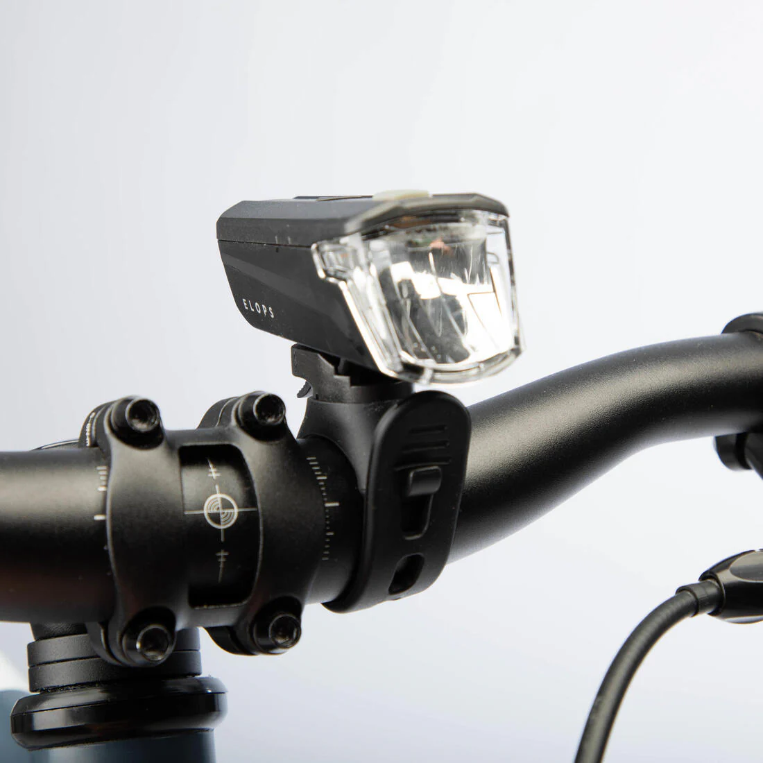 Waterproof front and rear battery-powered LED bike light set - Image 4