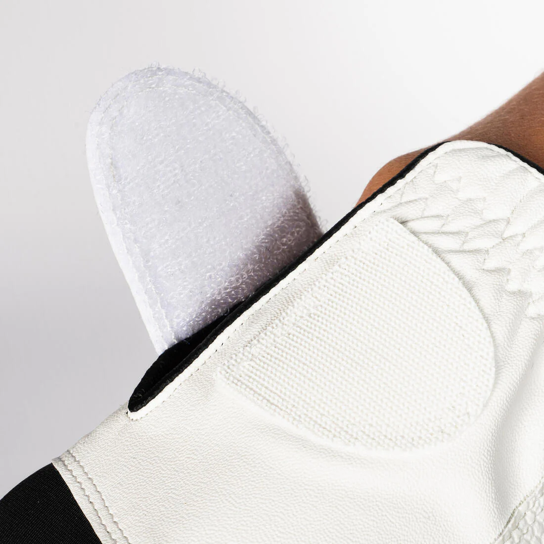 W right-handed golf glove for left-handed player Resistance white and black - Image 3