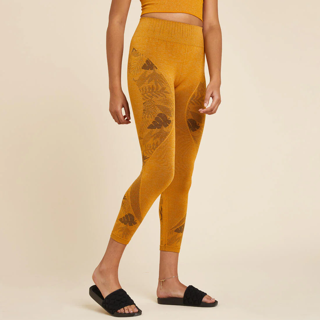 Women's Seamless 7/8-Length Dynamic Yoga Leggings - Dark - Image 12