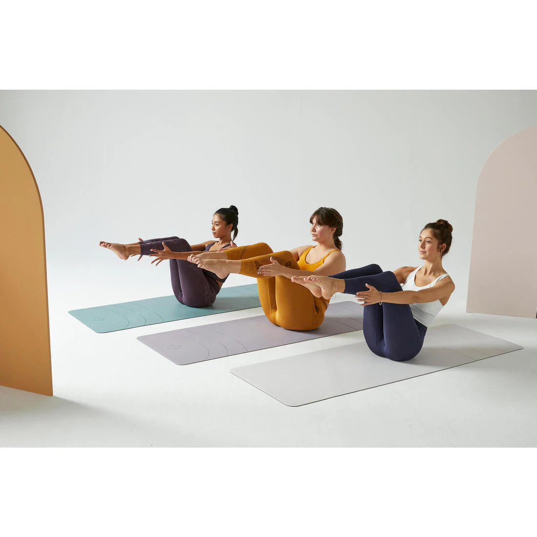 Women's Seamless 7/8-Length Dynamic Yoga Leggings - Dark - Image 25