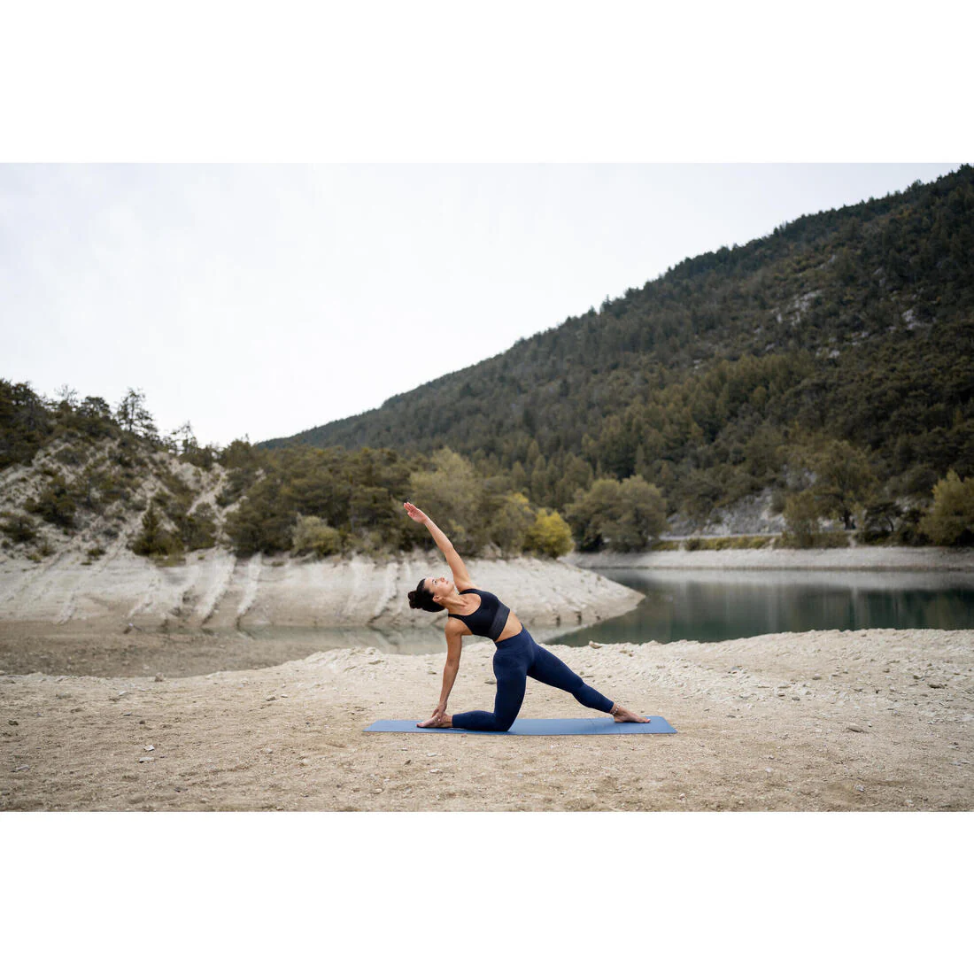 Women's Seamless 7/8-Length Dynamic Yoga Leggings - Dark - Image 26