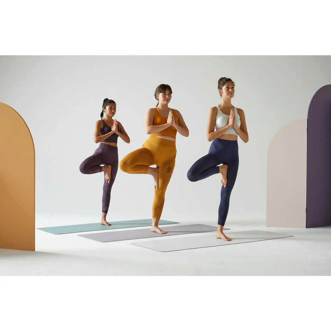 Women's Seamless 7/8-Length Dynamic Yoga Leggings - Dark - Image 28