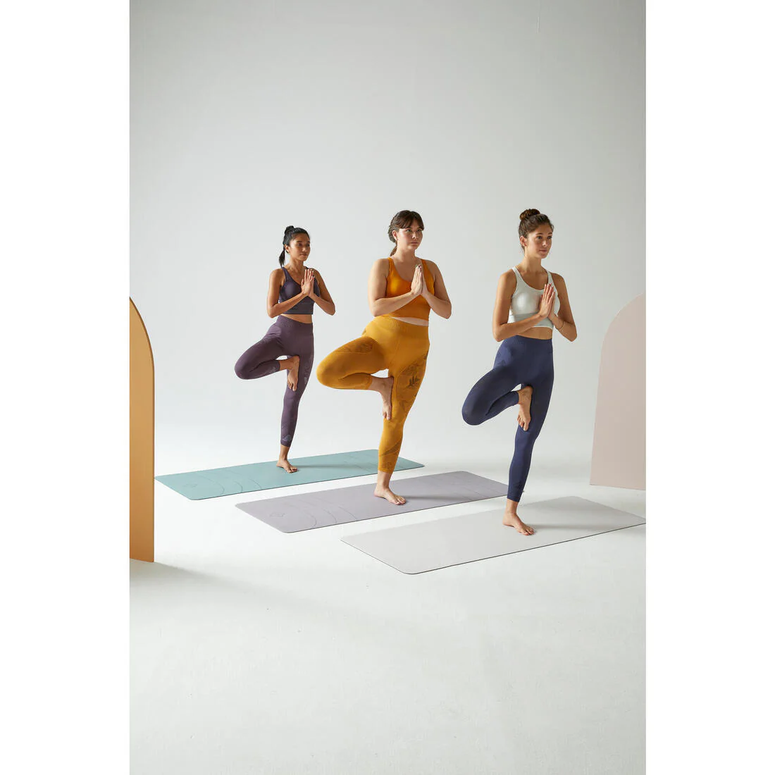Women's Seamless 7/8-Length Dynamic Yoga Leggings - Dark - Image 30
