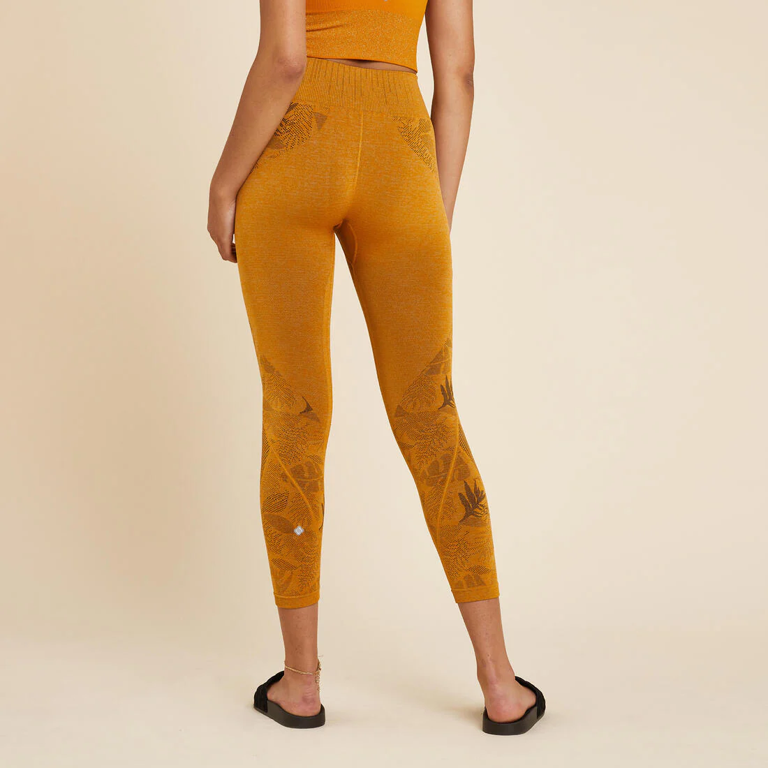 Women's Seamless 7/8-Length Dynamic Yoga Leggings - Dark - Image 6