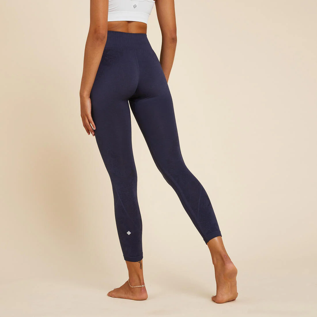 Women's Seamless 7/8-Length Dynamic Yoga Leggings - Dark - Image 7