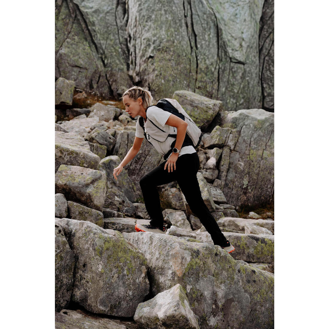 Women’s short-sleeved hiking T-shirt, MH500 - Image 23
