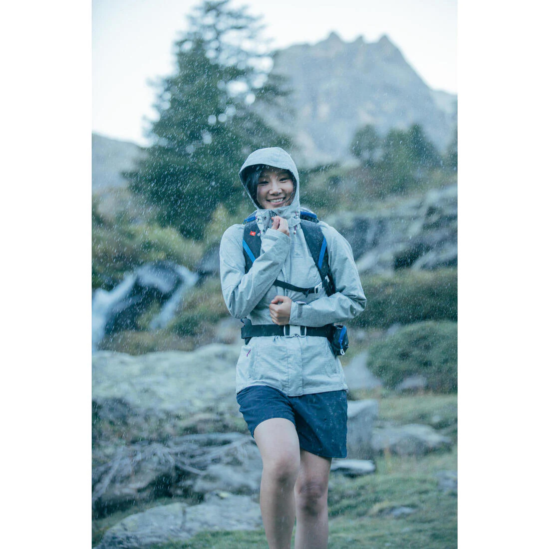 Women's waterproof hiking jacket MH100 - Grey - Image 9
