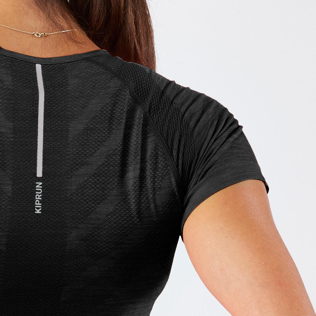 Women's Seamless Running&Trail Running T-Shirt-KIPRUN Run 500 Comfort slim - Image 4