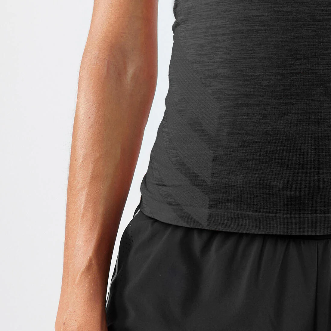 Women's Seamless Running&Trail Running T-Shirt-KIPRUN Run 500 Comfort slim - Image 6